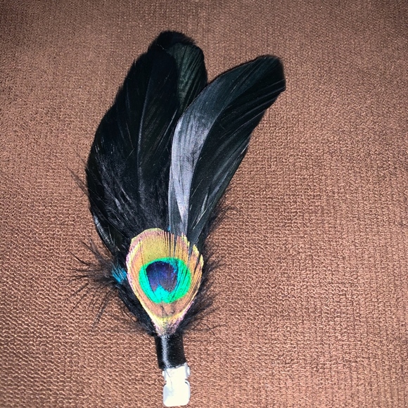 Feather earrings and hair clip - Picture 3 of 3